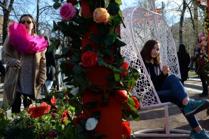 Москва. В рамках ежегодного  фестиваля `Московская весна` на  Тверском бульваре прошел парад цветов.