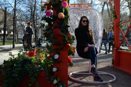 Москва. В рамках ежегодного  фестиваля `Московская весна` на  Тверском бульваре прошел парад цветов.