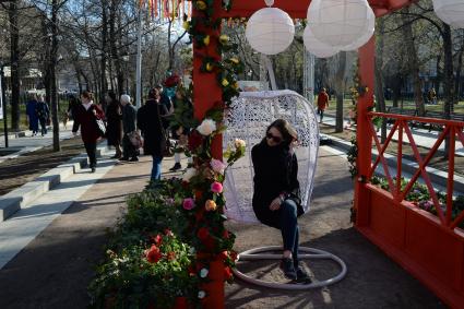 Москва. В рамках ежегодного  фестиваля `Московская весна` на  Тверском бульваре прошел парад цветов.