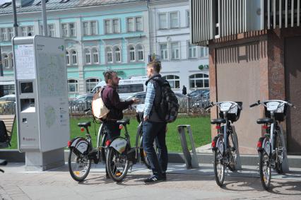 Москва. Велопрокат на Трубной площади.