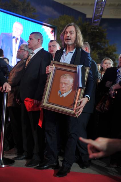 Москва. Художник Никас Сафронов на праздновании 70-летия Владимира Жириновского в Центральном выставочном зале `Манеж`