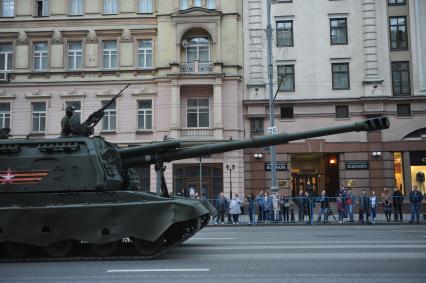 Москва. Проезд военной техники по Тверской улице перед репетицией парада на Красной площади, посвященного 71-й годовщине Победы в Великой Отечественной войне.