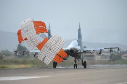 Сирия.  Российский  истребитель-бомбардировщик Су-34 на авиабазе `Хмеймим`