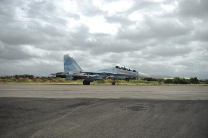 Сирия.  Российский  истребитель-бомбардировщик Су-34 на авиабазе `Хмеймим`