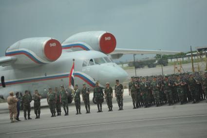 Сирия.  Парадные расчеты военнослужащих на репетиции военного парада,посвященного 71-й годовщине Победы в Великой Отечественной войне, на авиабазе `Хмеймим`.