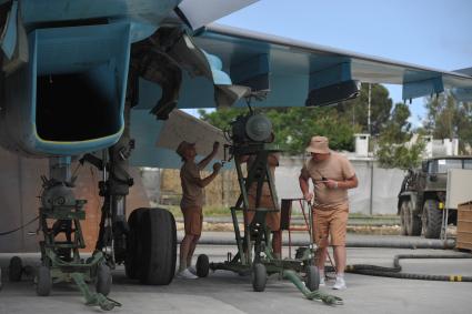 Сирия.  Российский истребитель-бомбардировщик Су-34 на авиабазе `Хмеймим`