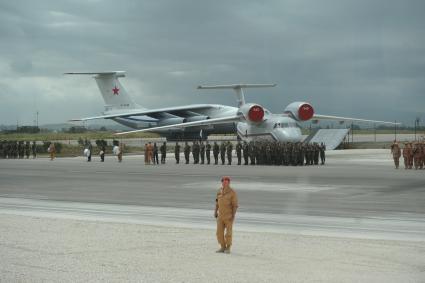 Сирия. Парадные расчеты военнослужащих на репетиции военного парада,посвященного 71-й годовщине Победы в Великой Отечественной войне, на авиабазе `Хмеймим`.