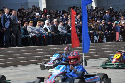 Москва.  Участники московского парада  кадетов, посвященного 71 -годовщине Победы в Великой Отечественной войне и 75-летнему юбилею битвы под Москвой, на Поклонной  горе.