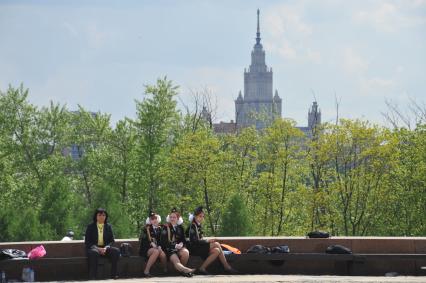 Москва.  Учащиеся кадетского корпуса на  московском параде  кадетов, посвященном 71 - годовщине Победы в Великой Отечественной войне и 75-летнему юбилею битвы под Москвой, на Поклонной  горе.