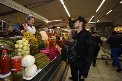 Диск 161. Певец Дмитрий Билан на Дорогомиловском рынке