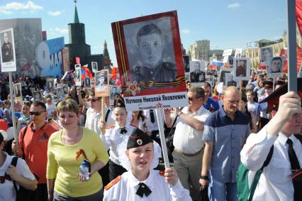 Москва.  Участники шествия`Бессмертный полк` в честь 71-й годовщины Победы в Великой Отечественной войне.