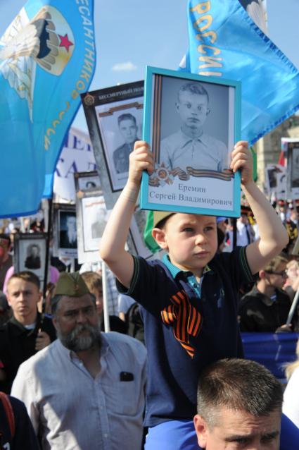 Москва.  Участники шествия`Бессмертный полк` в честь 71-й годовщины Победы в Великой Отечественной войне.