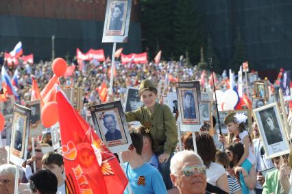 Москва.  Участники шествия`Бессмертный полк` в честь 71-й годовщины Победы в Великой Отечественной войне.