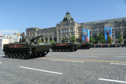 Москва. Боевая машина десанта БМД-4 М на Красной площади во время военного парада, посвященного 71-й годовщине Победы в Великой Отечественной войне.