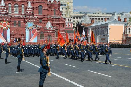 Москва. Военнослужащие парадных расчетов на Красной площади во время военного парада, посвященного 71-й годовщине Победы в Великой Отечественной войне.