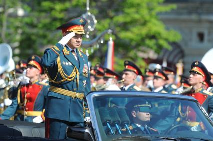 Москва.   Министр обороны РФ Сергей Шойгу на Красной площади во время военного парада, посвященного 71-й годовщине Победы в Великой Отечественной войне.