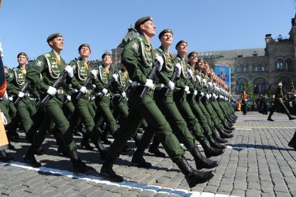 Москва.   Военнослужащие парадных расчетов  на Красной площади во время военного парада, посвященного 71-й годовщине Победы в Великой Отечественной войне.