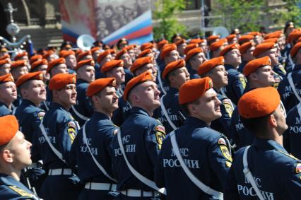 Москва.   Военнослужащие парадных расчетов  на Красной площади во время военного парада, посвященного 71-й годовщине Победы в Великой Отечественной войне.