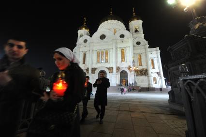 Москва. Праздничное пасхальное богослужение в Храме Христа Спасителя.