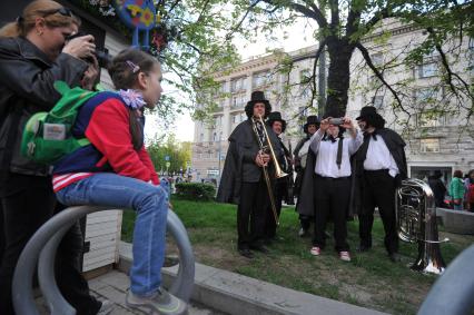 Москва.  Участник парада в честь Александра Пушкина на Тверском бульваре в рамках фестиваля `Московская весна`.