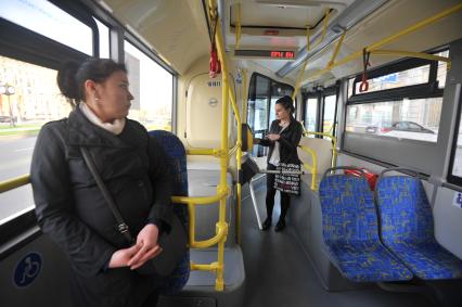 Москва. В городе началась постепенная замена тролейбусов на автобусы.