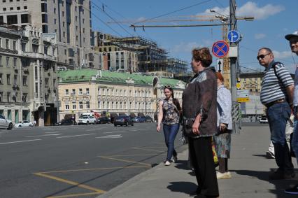 Москва.  Надстроенная мансарда  на жилом доме по адресу Смоленская площадь, 13/21