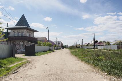 Тульская область. Во время сноса одного из незаконно построенных домов в цыганском поселении в поселке Плеханово.