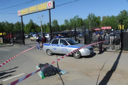 Москва.    На Хованском кладбище, где в результате массовой драки со стрельбой погибли люди.