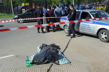 Москва.    На Хованском кладбище, где в результате массовой драки со стрельбой погибли люди.