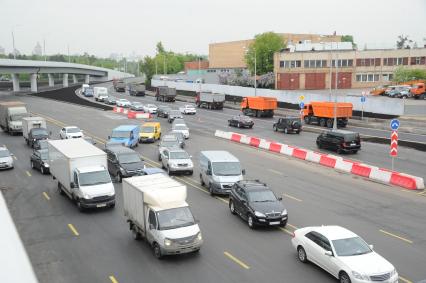 Москва.   Во время открытия новой эстакады на Рябиновой улице.