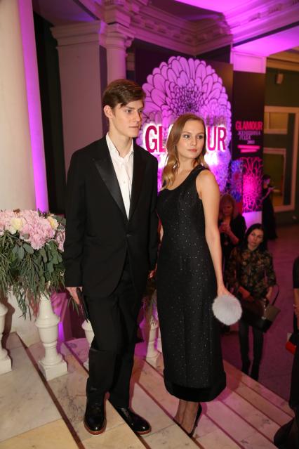 Диск 161. Премия «Женщина года 2015» по версии журнала Glamour Актер Павел Табаков и актриса Мария Фомина