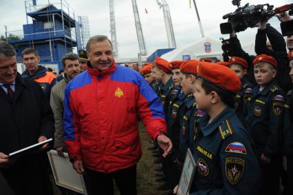 Московская область,  Ногинск.  Министр РФ по делам гражданской обороны, чрезвычайным ситуациям и ликвидации последствий стихийных бедствий Владимир Пучков    на открытии Международного салона `Комплексная безопасность-2016`.