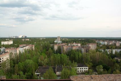 Украина. Зона отчуждения, город Припять, вид с крыши высотки на улице Героев Сталинграда на ЧАЭС