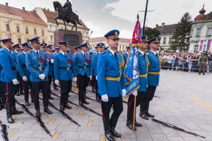 Сербия. Зренянин. Первый , после распада Югославии,  военный парад   в честь Дня Победы.