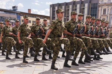 Сербия. Зренянин. Первый , после распада Югославии,  военный парад   в честь Дня Победы.