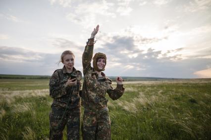 Ставрополь. Ученики кадетской школы имени генерала А.Ермолова  после прыжков  с парашютом.