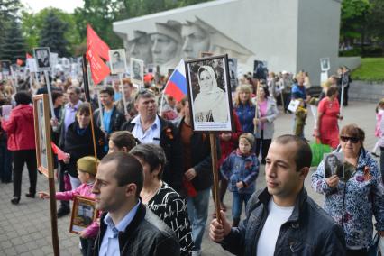 Ставрополь.  Участники акции памяти `Бессмертный полк` во время шествия в День Победы.