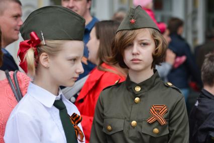 Ставрополь.  Девочки во время празднования 71-й годовщины Победы в Великой Отечественной войне.