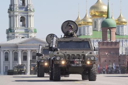 Тула. Проход военной техники  на главной городской площади во время военного парада,посвященного 71 -й годовщине Победы в Великой Отечественной войне.