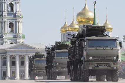 Тула. Проход военной техники  на главной городской площади во время военного парада,посвященного 71 -й годовщине Победы в Великой Отечественной войне.