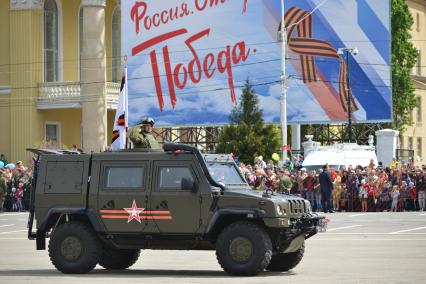 Ставрополь.  Бронеавтомобиль `Рысь`  во время военного парада, посвященного 71-й годовщине Победы в Великой Отечественной войне.