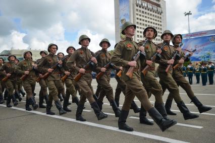 Ставрополь.   Военнослужащие во время военного парада, посвященного 71-й годовщине Победы в Великой Отечественной войне.