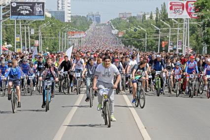 Уфа. В городе  стартовал фестиваль  `День 1000 велосипедистов`.