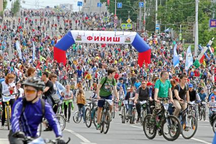 Уфа. В городе  стартовал фестиваль  `День 1000 велосипедистов`.