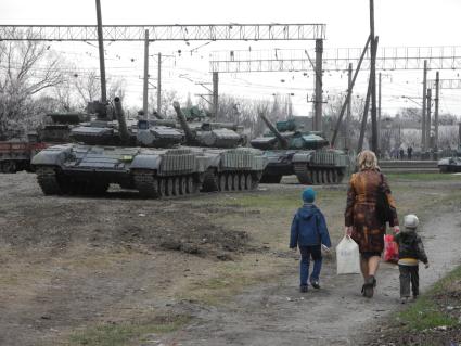 Крым, с.Перевальное.  В бывшем украинском, а теперь  российском гарнизоне,  полным ходом идет формирование новой части.