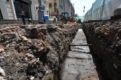 Москва. Рабочие начали ремонтные работы на Тверской улице.