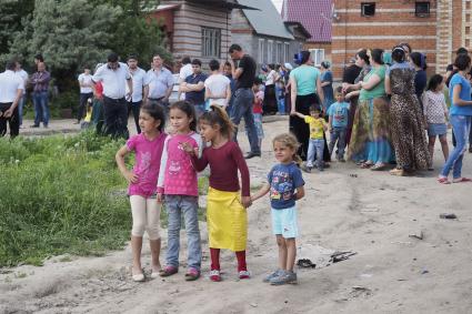 Тульская область. Снос незаконно построенных домов в цыганском поселении в поселке Плеханово.