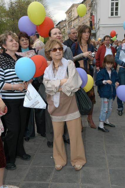 Диск97. Фестиваль ЧЕРЕШНЕВЫЙ ЛЕС. Воскресник театра СОВРЕМЕННИК. 2006 год. На снимке: актриса Ахеджакова Лия