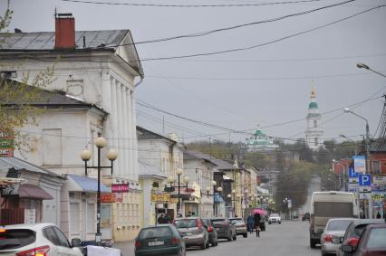 Тула. Вид на Успенский собор Тульского кремля (на заднем плане).