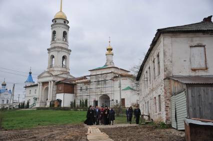 Тульская область, г. Белёв. Временно исполняющий обязанности губернатора Тульской области Алексей Дюмин и епископ Белёвский и Алексинский Серафим в Спасо-Пребраженском монастыре.